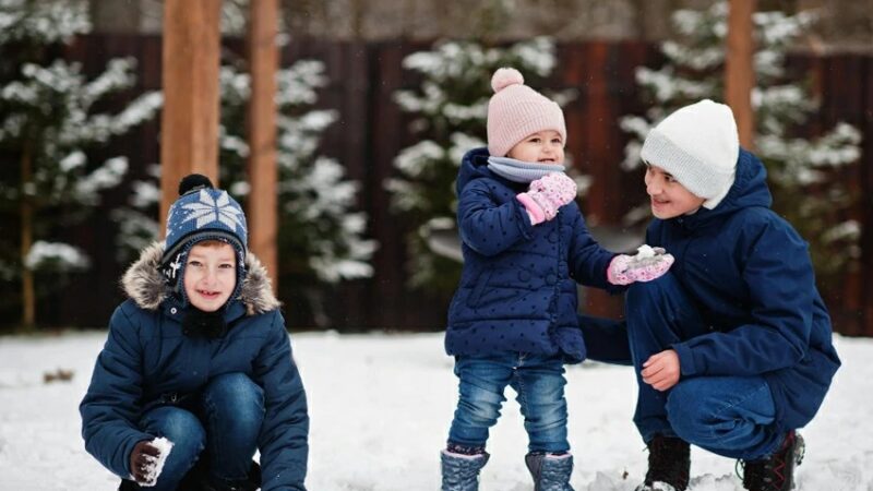 Should the whole family wear matching outfits