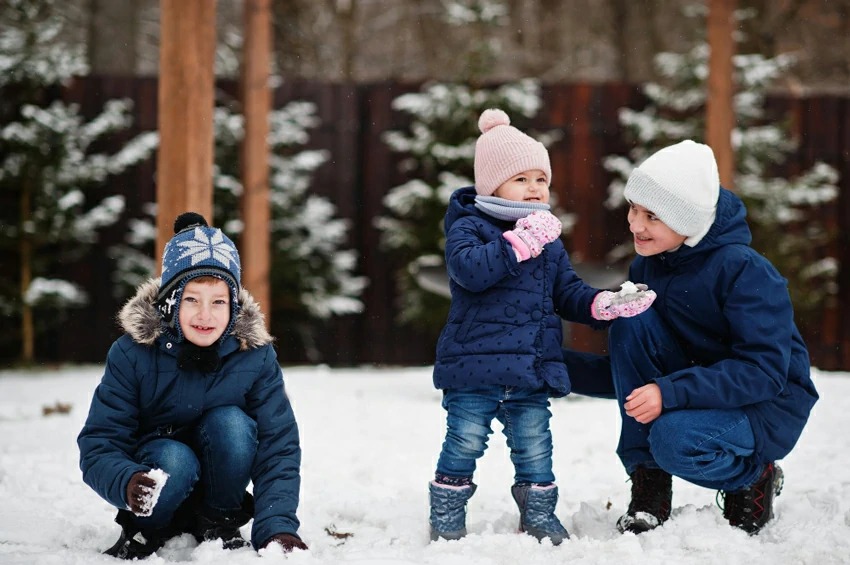 Should the whole family wear matching outfits