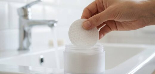 Medicube Zero Pore Pad 2.0 embossed and silky sides